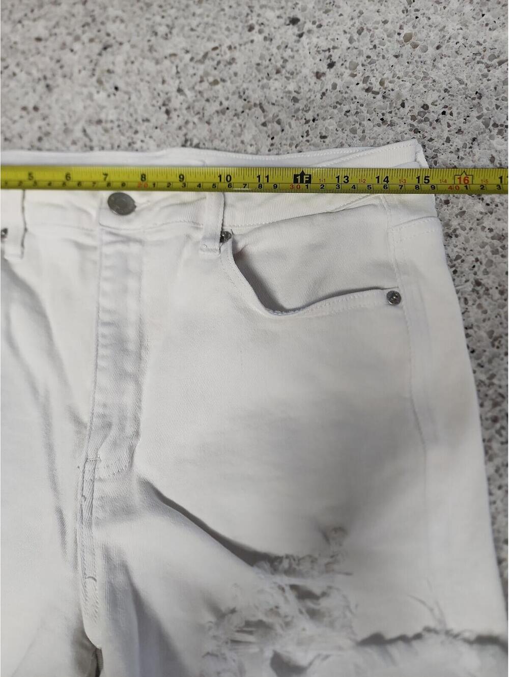 Shorts - Picture 7 of 9